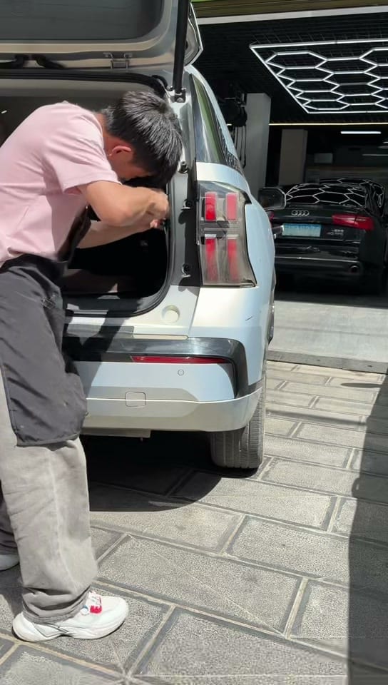 埃安 霸王龙 拆下尾灯