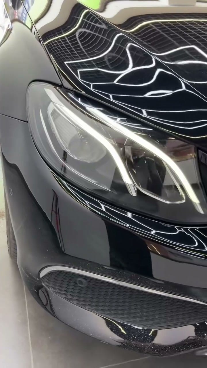 奔驰 E300 原车大灯